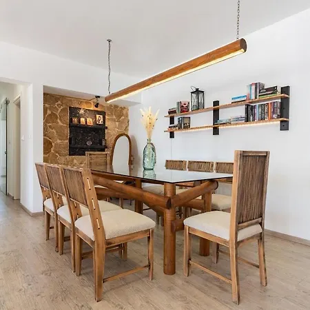 Sunny & Stylish Centre Living